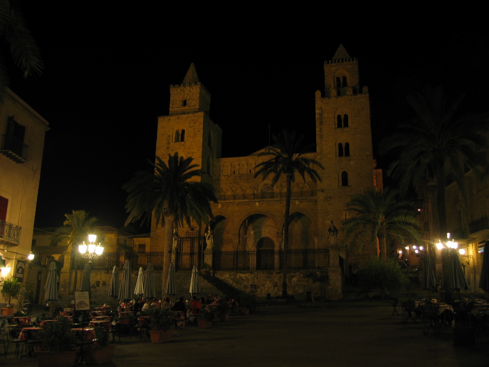 https://www.baialupo.com/gallery/2004-08-cefalu/2004_08_02_02_17_03P.jpg