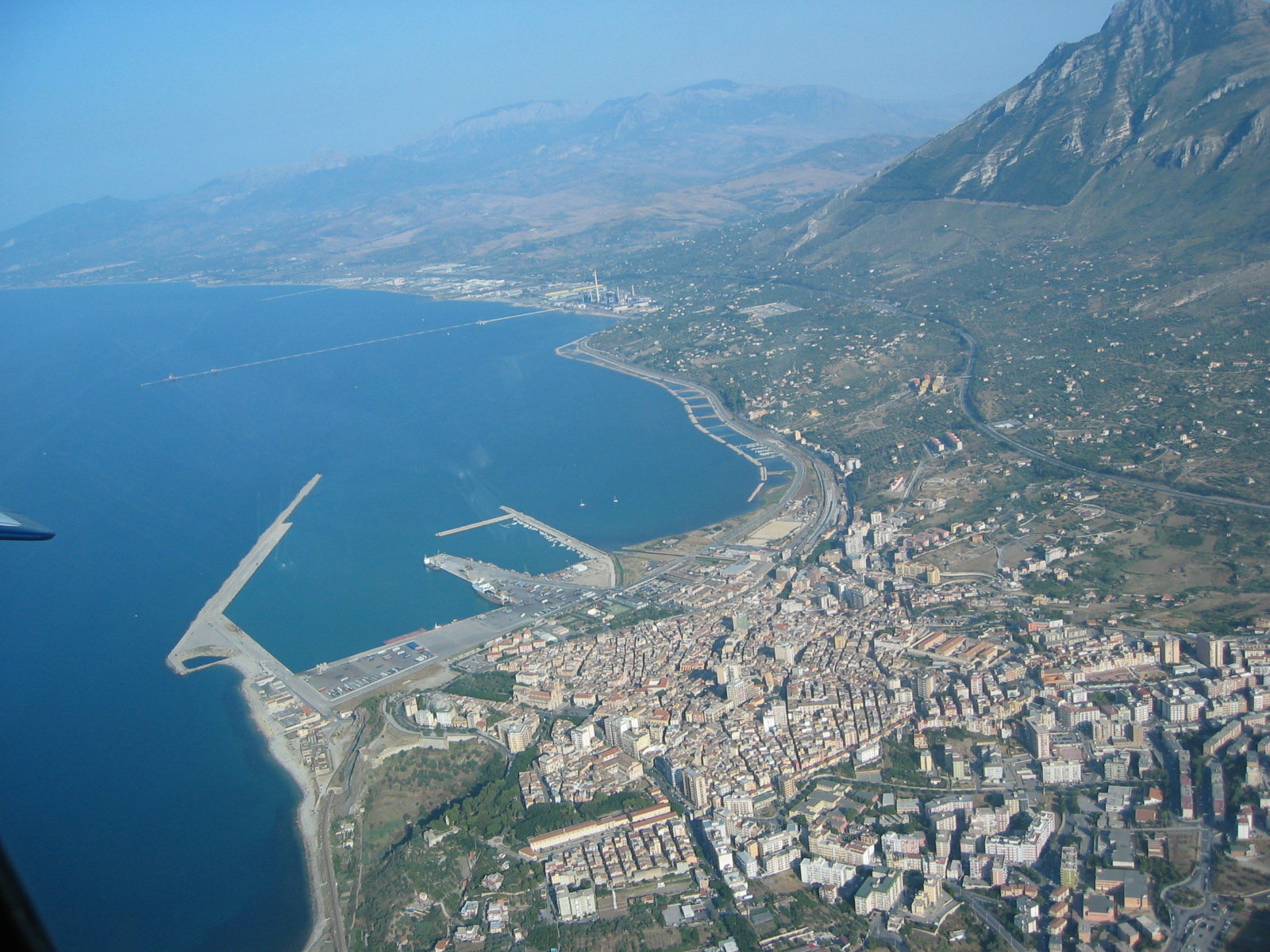 https://www.baialupo.com/gallery/2004-08-cefalu/2004_08_04_17_58_04P.jpg