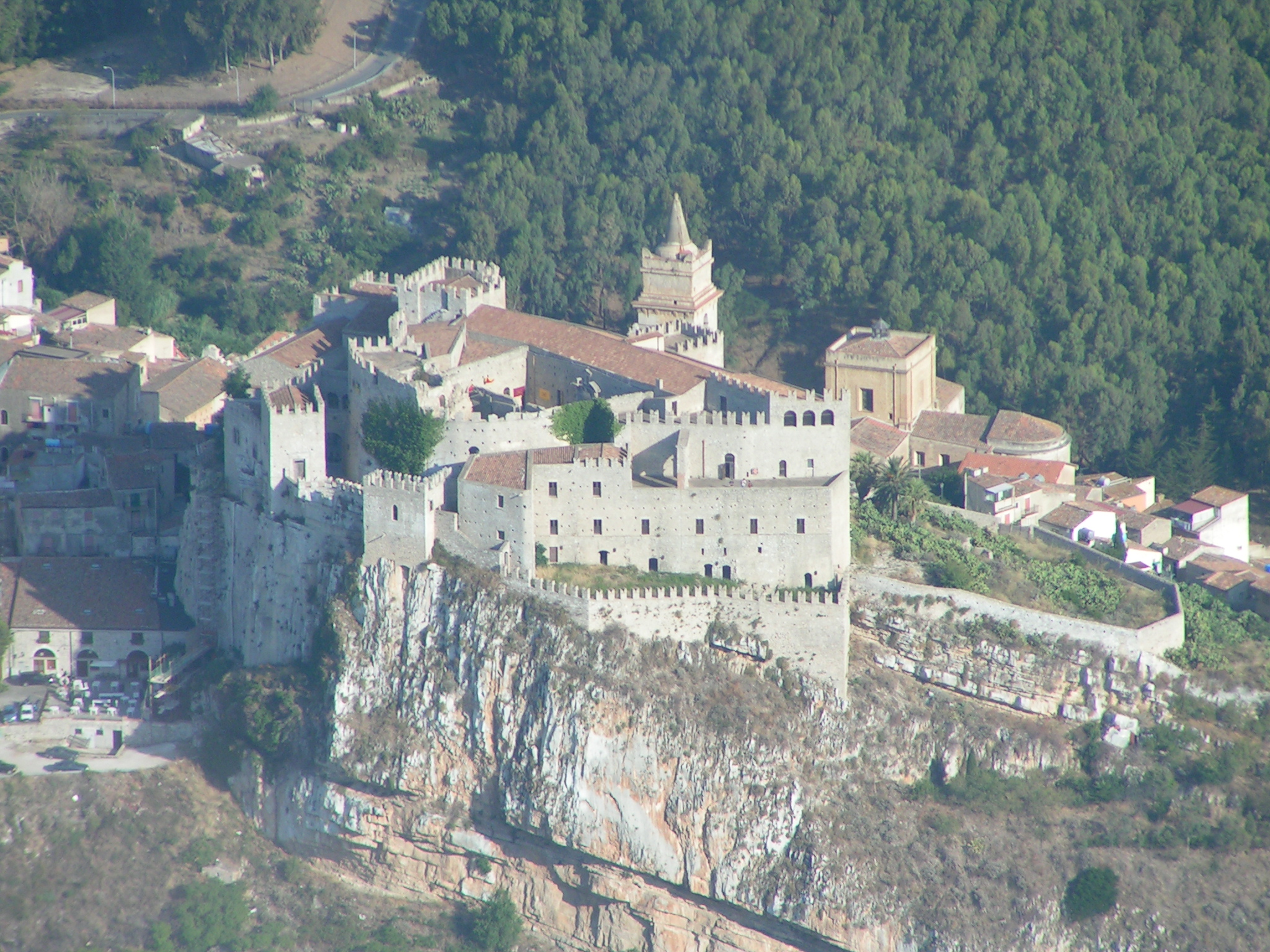 https://www.baialupo.com/gallery/2004-08-cefalu/2004_08_04_18_01_27S.jpg