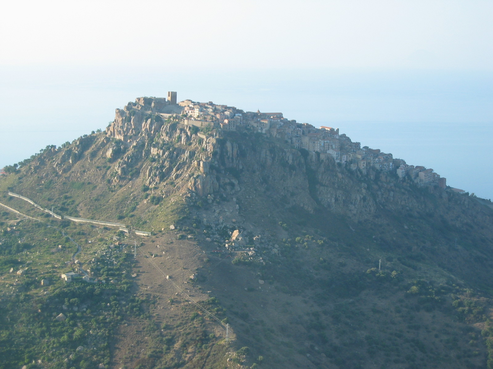 https://www.baialupo.com/gallery/2004-08-cefalu/2004_08_04_18_51_10P.jpg