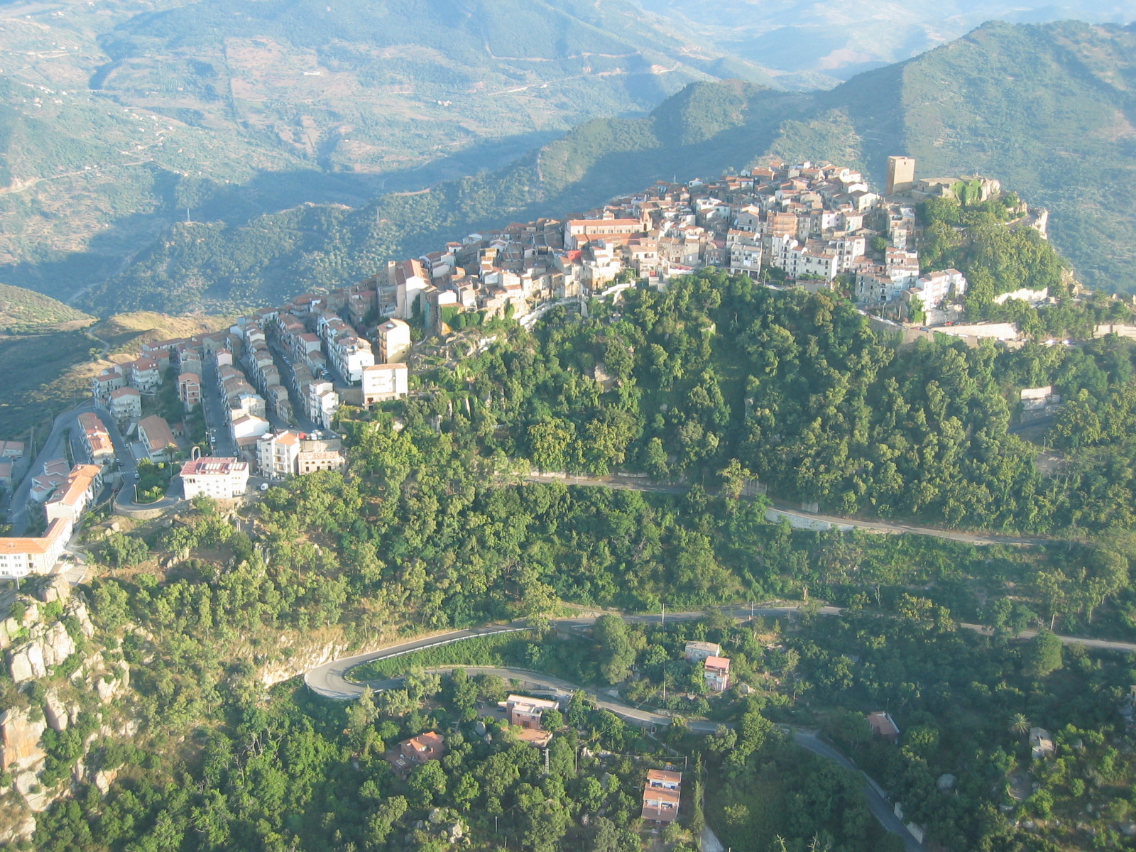 https://www.baialupo.com/gallery/2004-08-cefalu/2004_08_04_18_51_58P.jpg