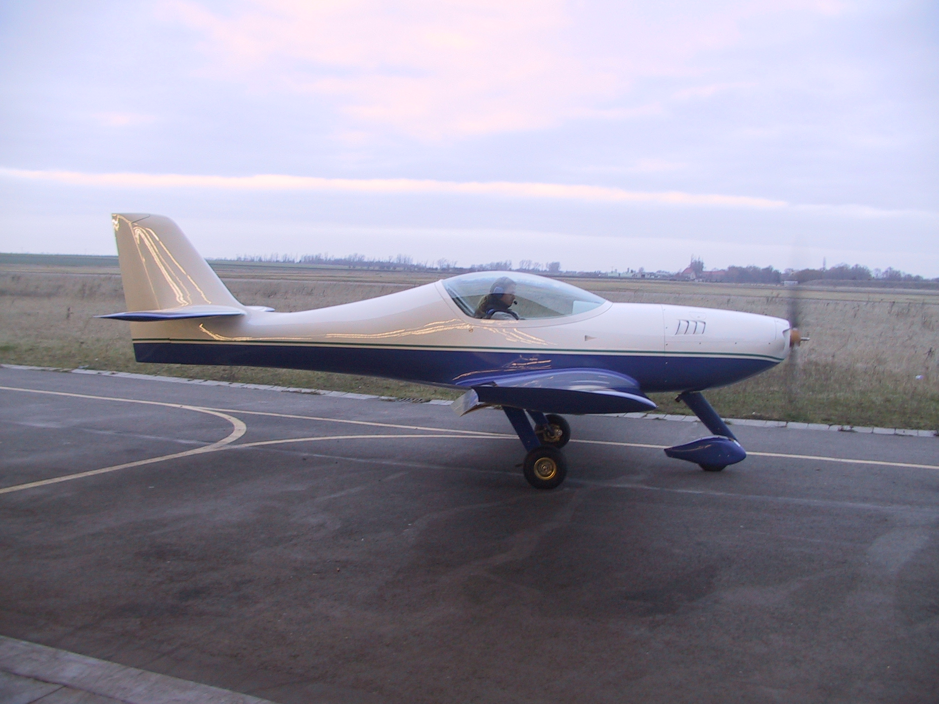 https://www.baialupo.com/gallery/2004-12-skyliner/IMG_2120.jpg