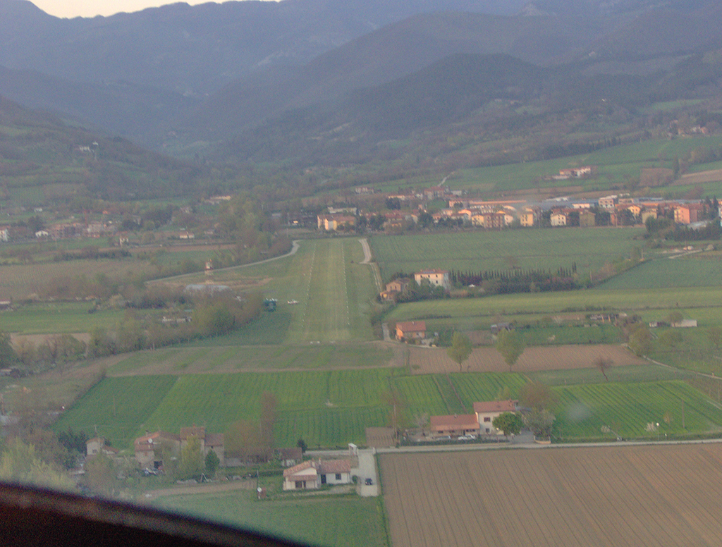 https://www.baialupo.com/gallery/2006-04-castiglione/pao00228.jpg