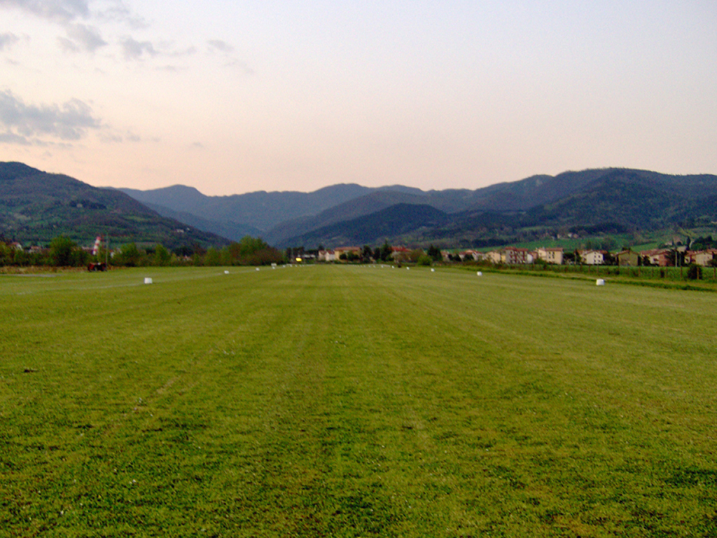 https://www.baialupo.com/gallery/2006-04-castiglione/pao00229.jpg
