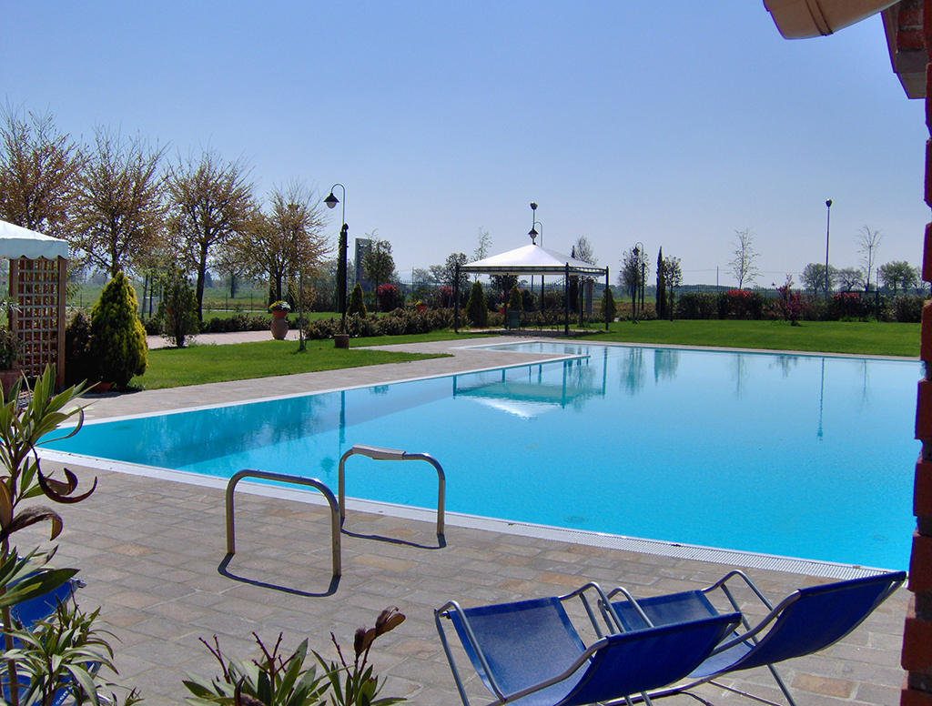 https://www.baialupo.com/gallery/2006-04-castiglione/pao00238.jpg
