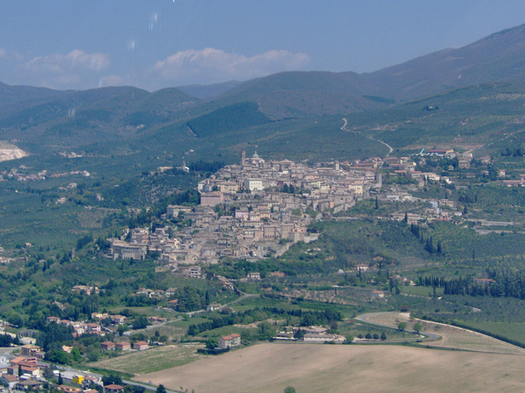 https://www.baialupo.com/gallery/2006-04-castiglione/pao00240.jpg