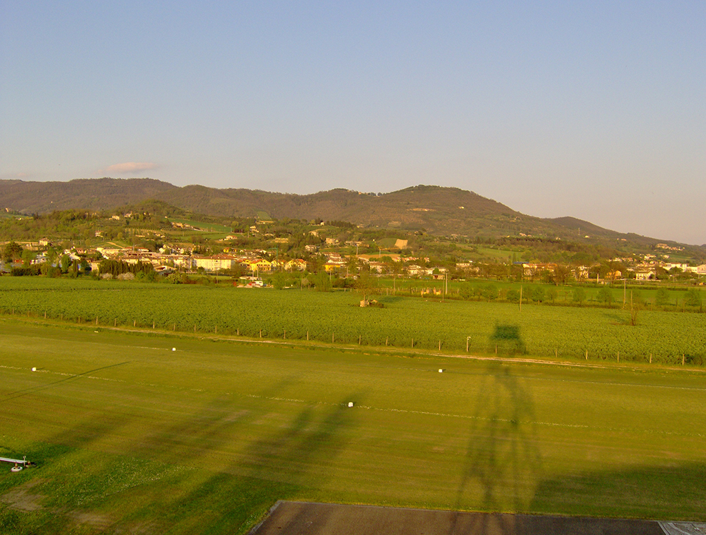 https://www.baialupo.com/gallery/2006-04-castiglione/pao00267.jpg