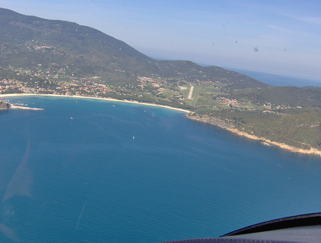 https://www.baialupo.com/gallery/2006-04-castiglione/pao00296.jpg