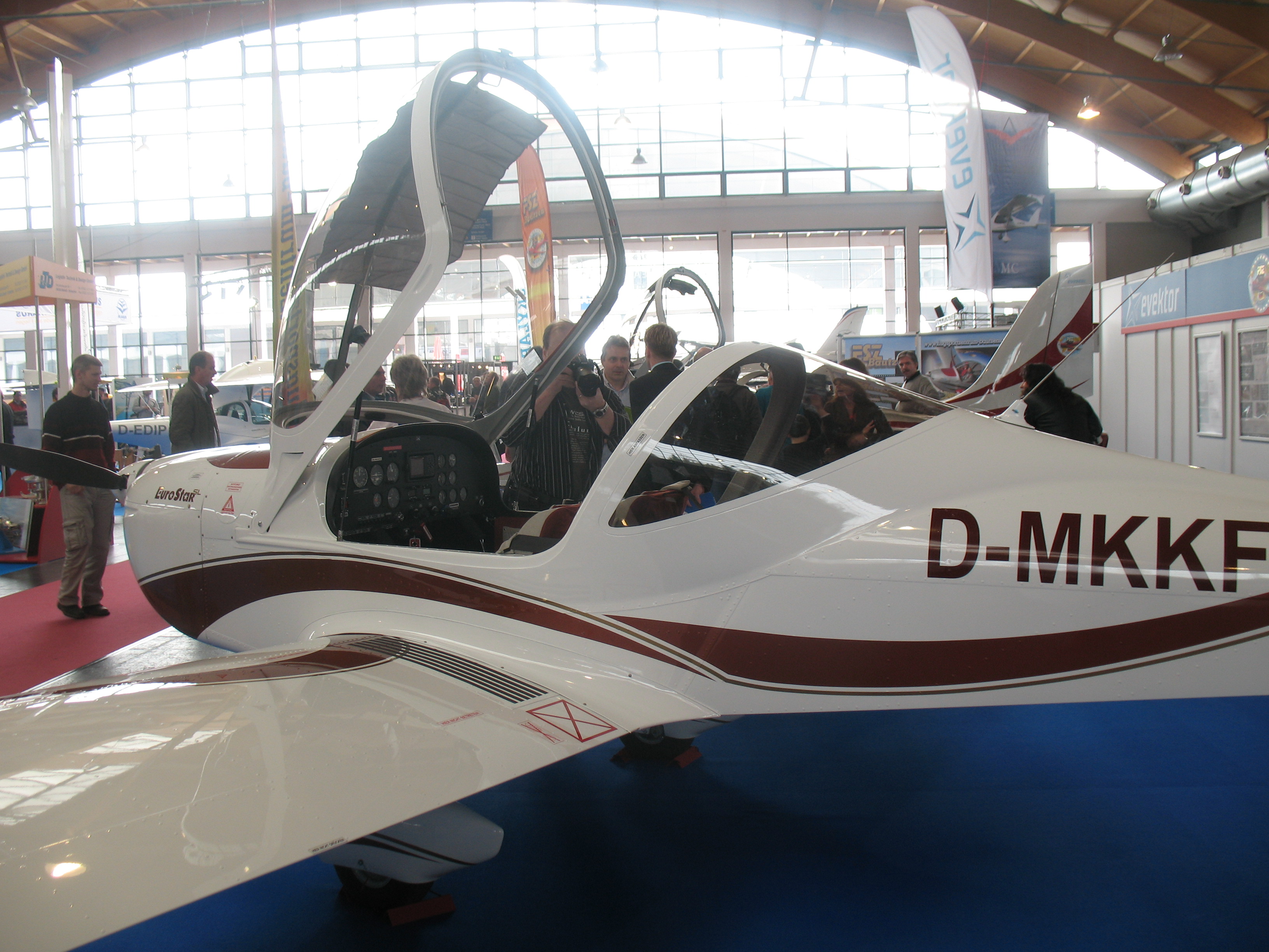 https://www.baialupo.com/gallery/2009-04-friedrichshafen/IMG_3164.jpg