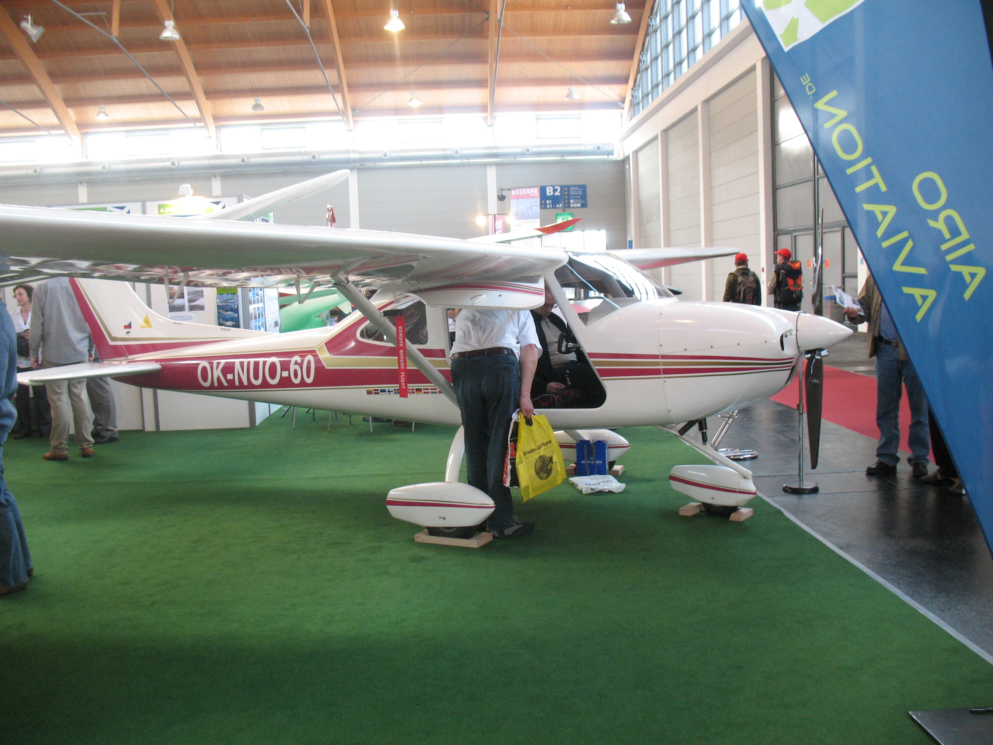 https://www.baialupo.com/gallery/2009-04-friedrichshafen/IMG_3196.jpg