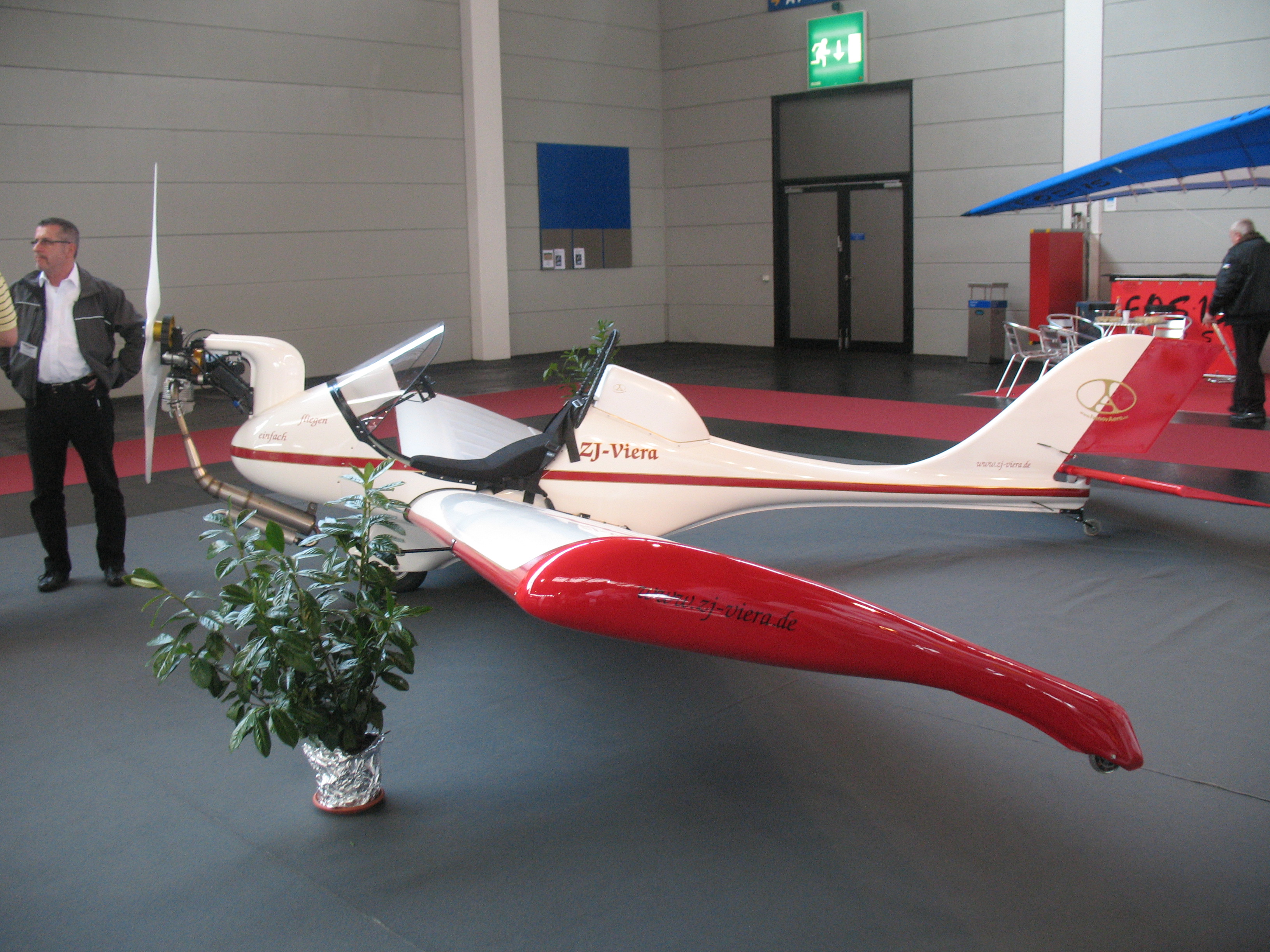 https://www.baialupo.com/gallery/2009-04-friedrichshafen/IMG_3212.jpg