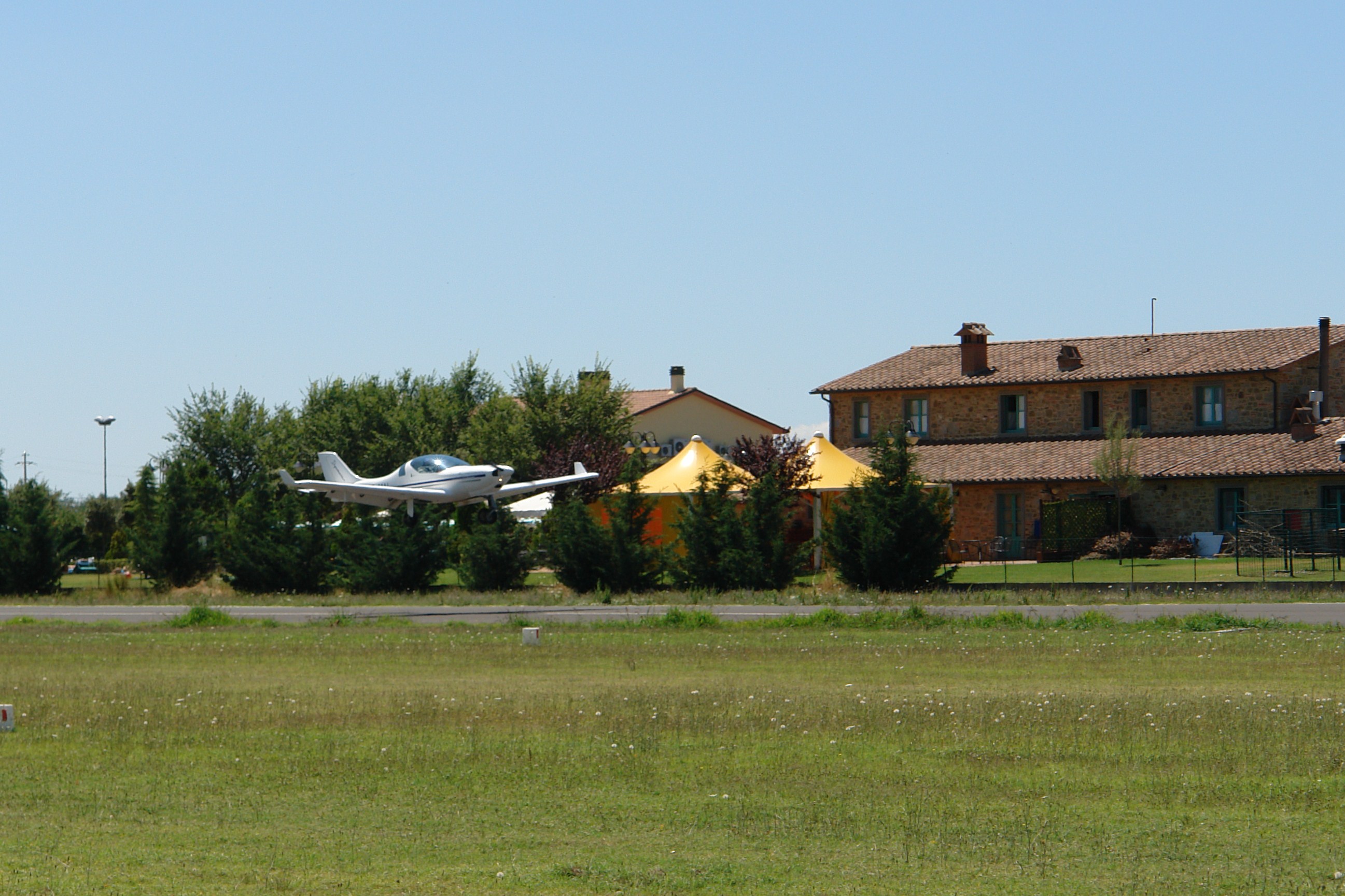 https://www.baialupo.com/gallery/2010-07-puglia/2010-08-01-130748.SONY-DSC-R1.jpg
