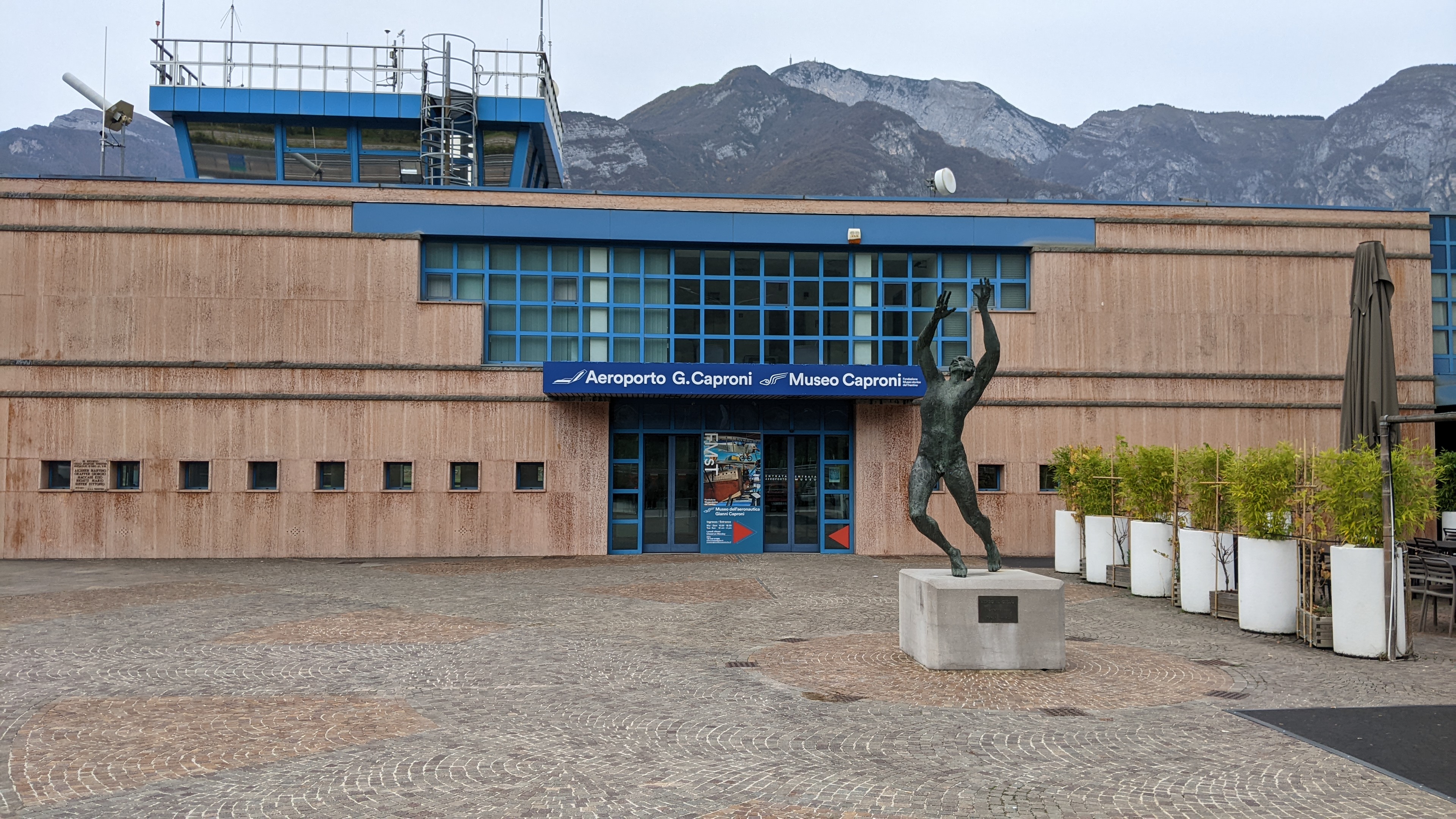 https://www.baialupo.com/gallery/2022-11-foschia-e-aeroporti/PXL_20221101_093853588.MP.jpg