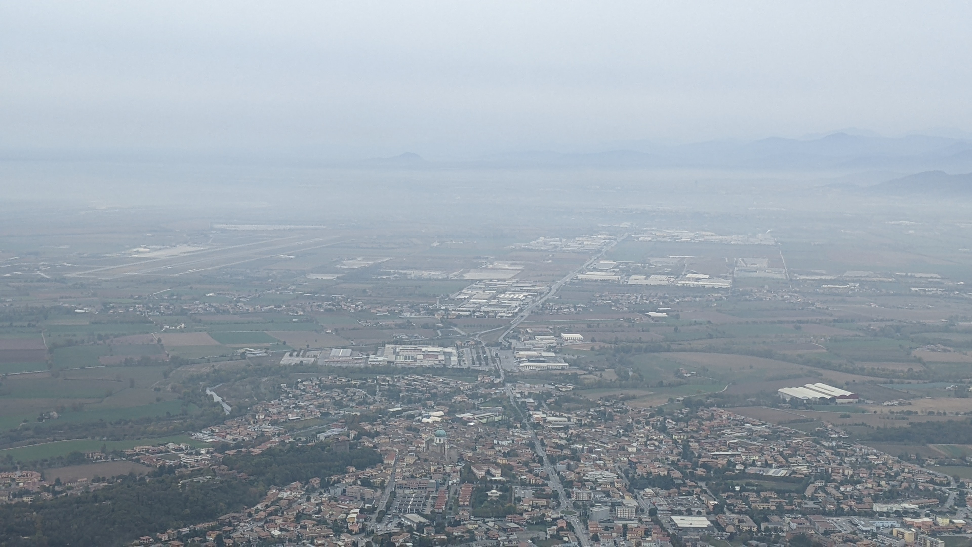 https://www.baialupo.com/gallery/2022-11-foschia-e-aeroporti/PXL_20221101_103510012.jpg