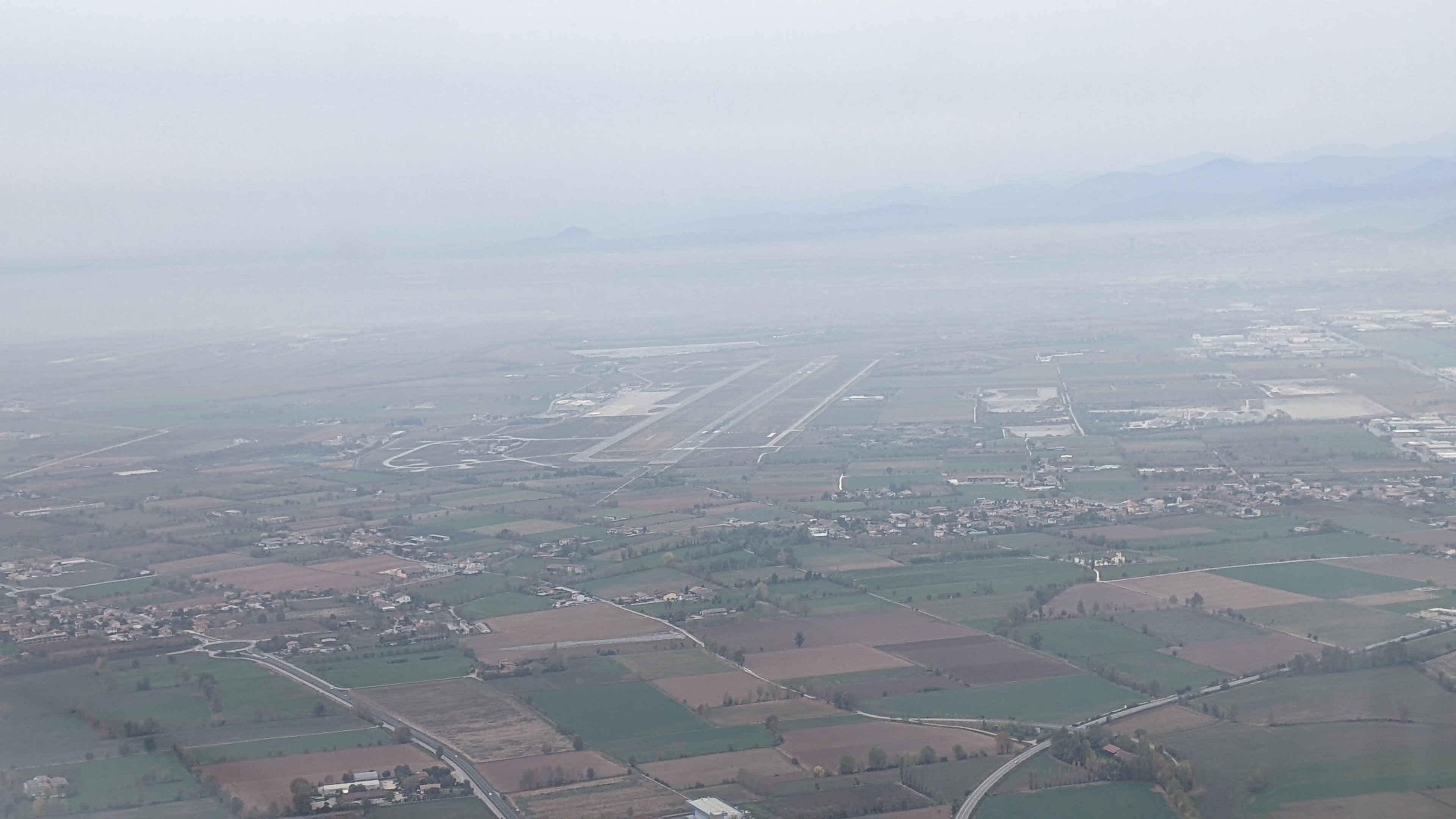 https://www.baialupo.com/gallery/2022-11-foschia-e-aeroporti/PXL_20221101_103557059.jpg