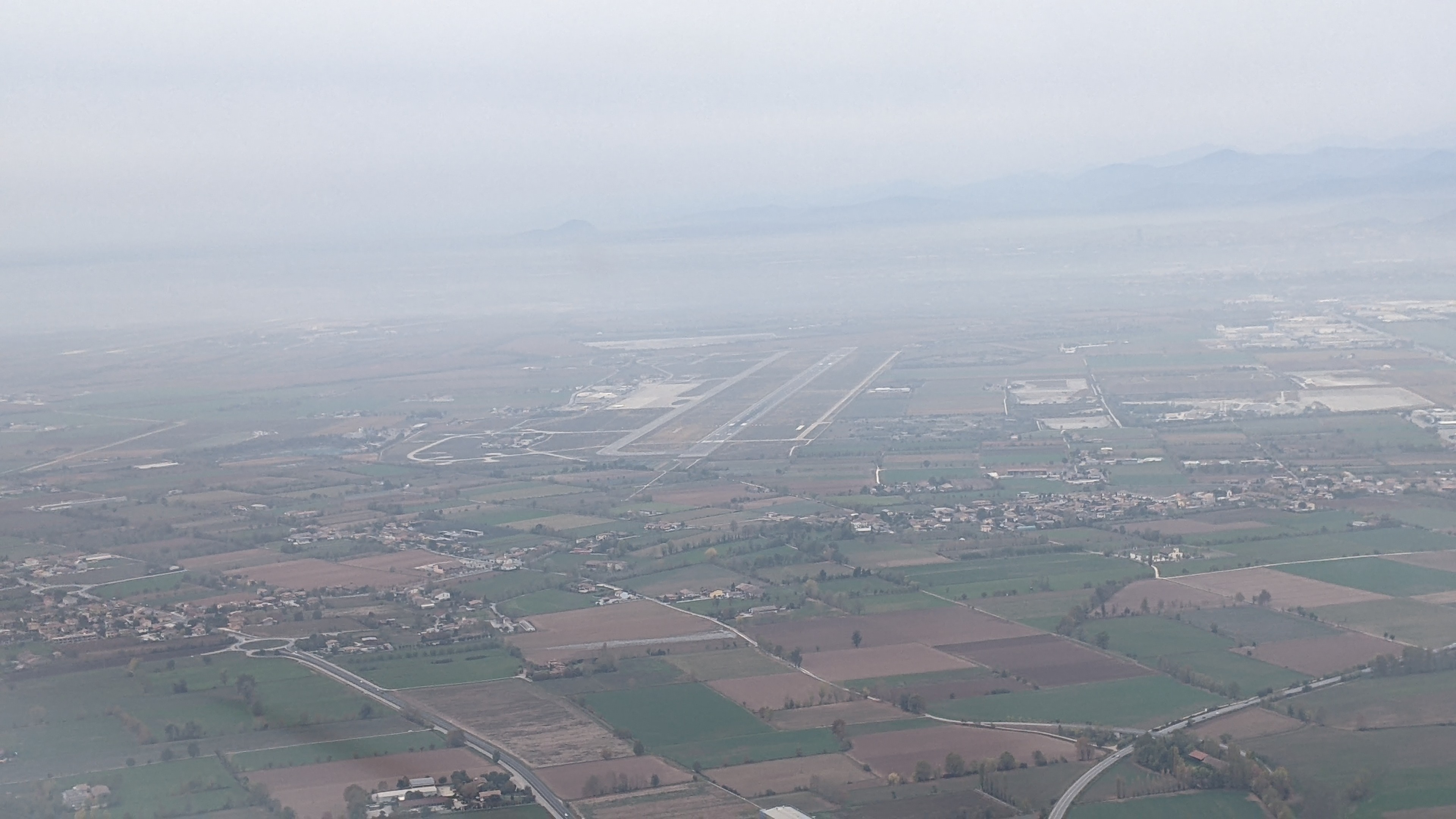 https://www.baialupo.com/gallery/2022-11-foschia-e-aeroporti/PXL_20221101_103559354.jpg